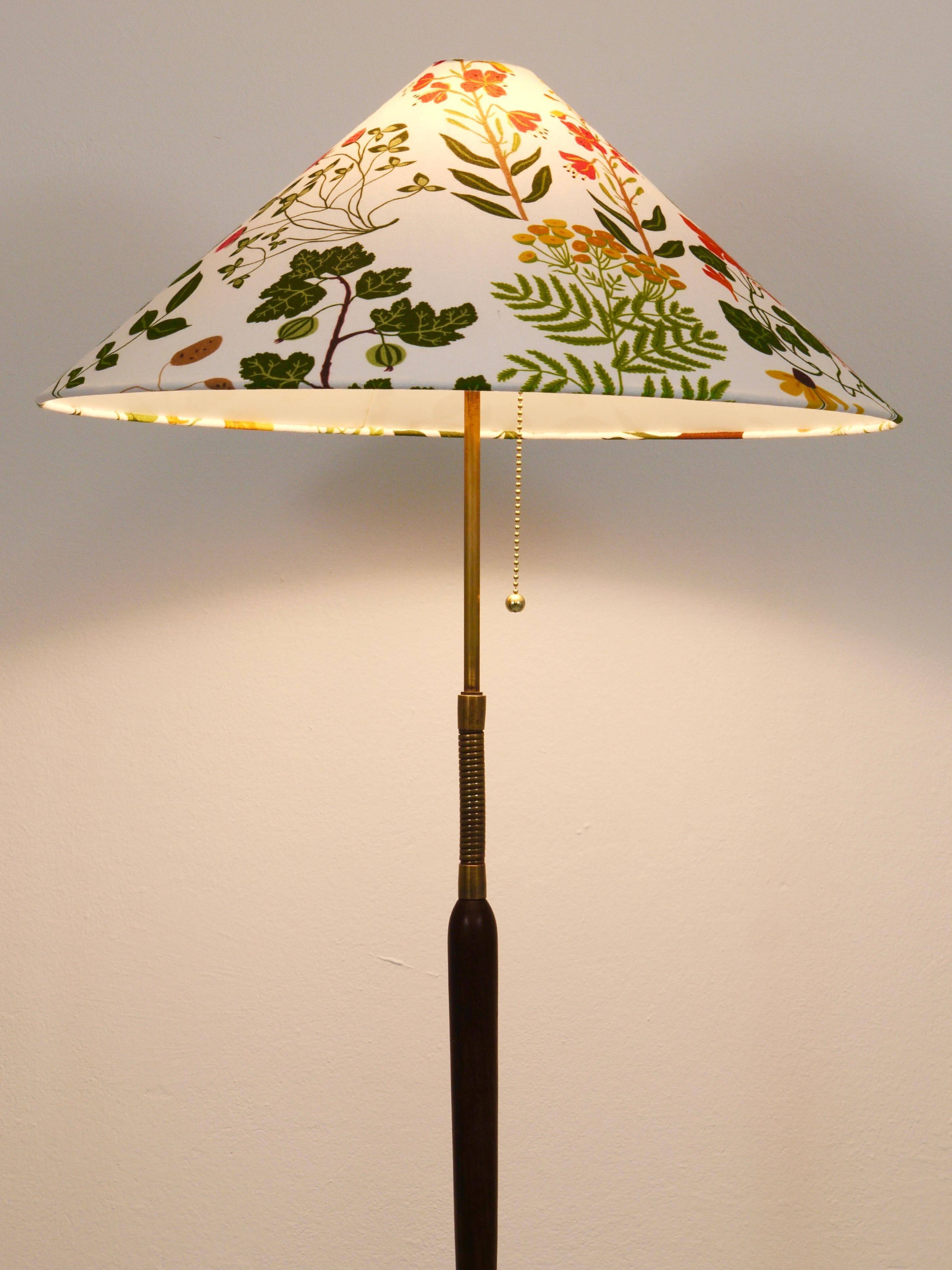 Lampadaire réglable en noyer et laiton des années 1940, Rupert Nikoll Vienne, Autriche, années 1950