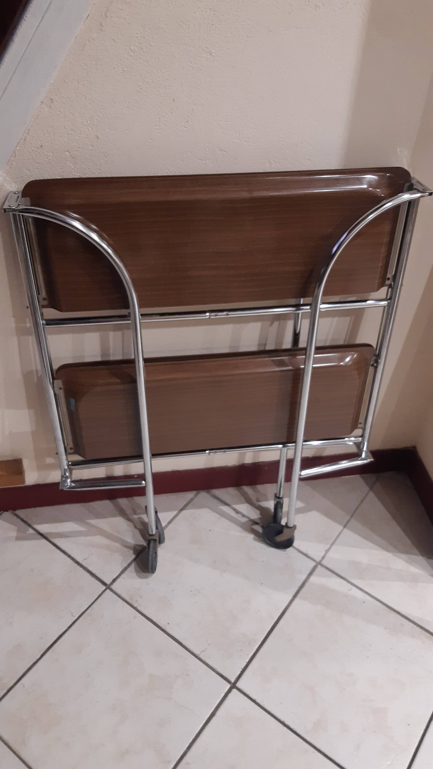 Folding serving table in formica