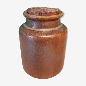 Pot in sleet and cork