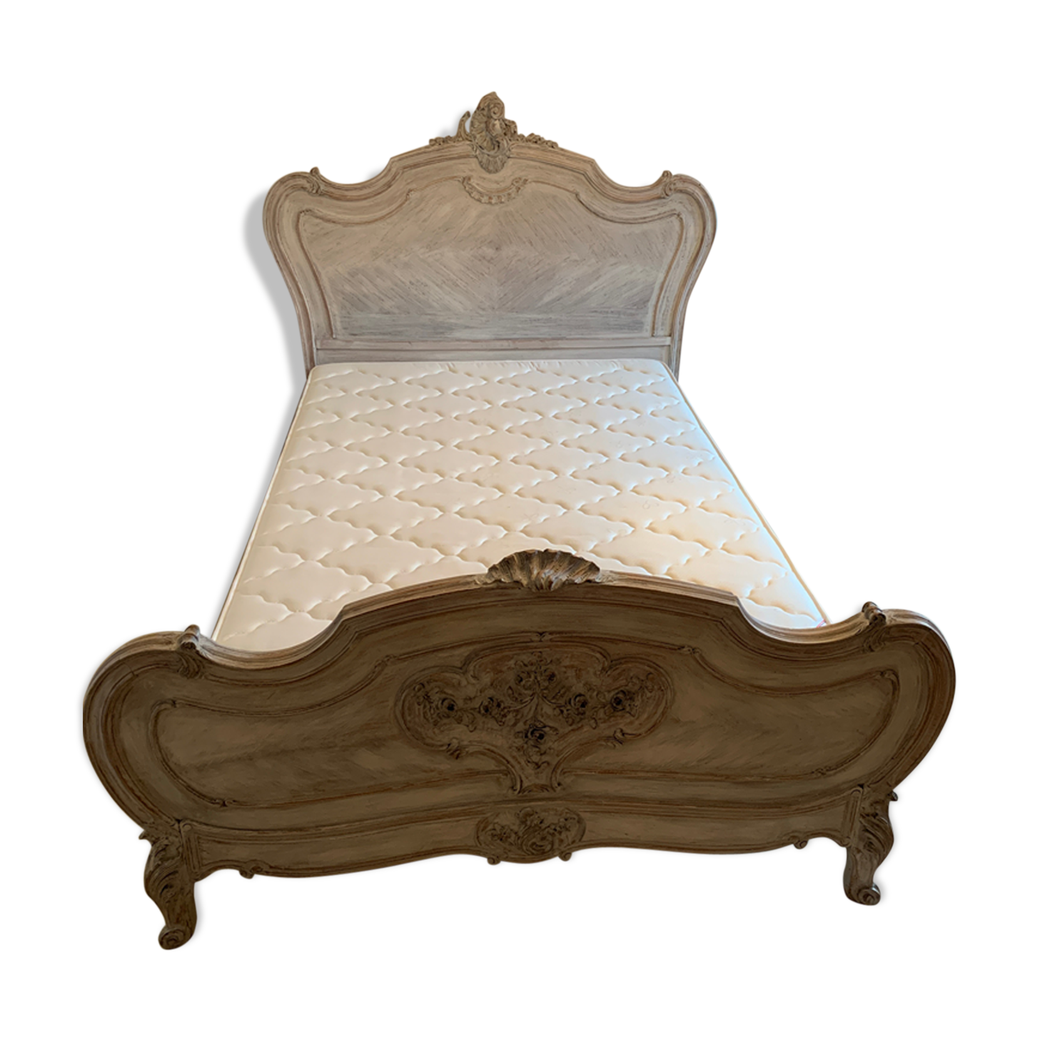 Former bed Louis XV patinated