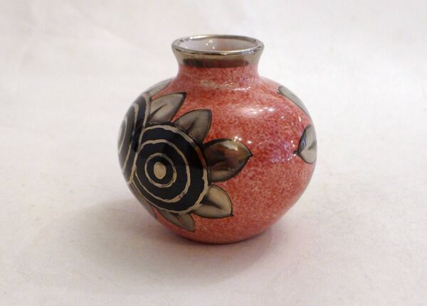 Petit vase boule Art Déco signé A.Renoleau, décor floral stylisé 1920'