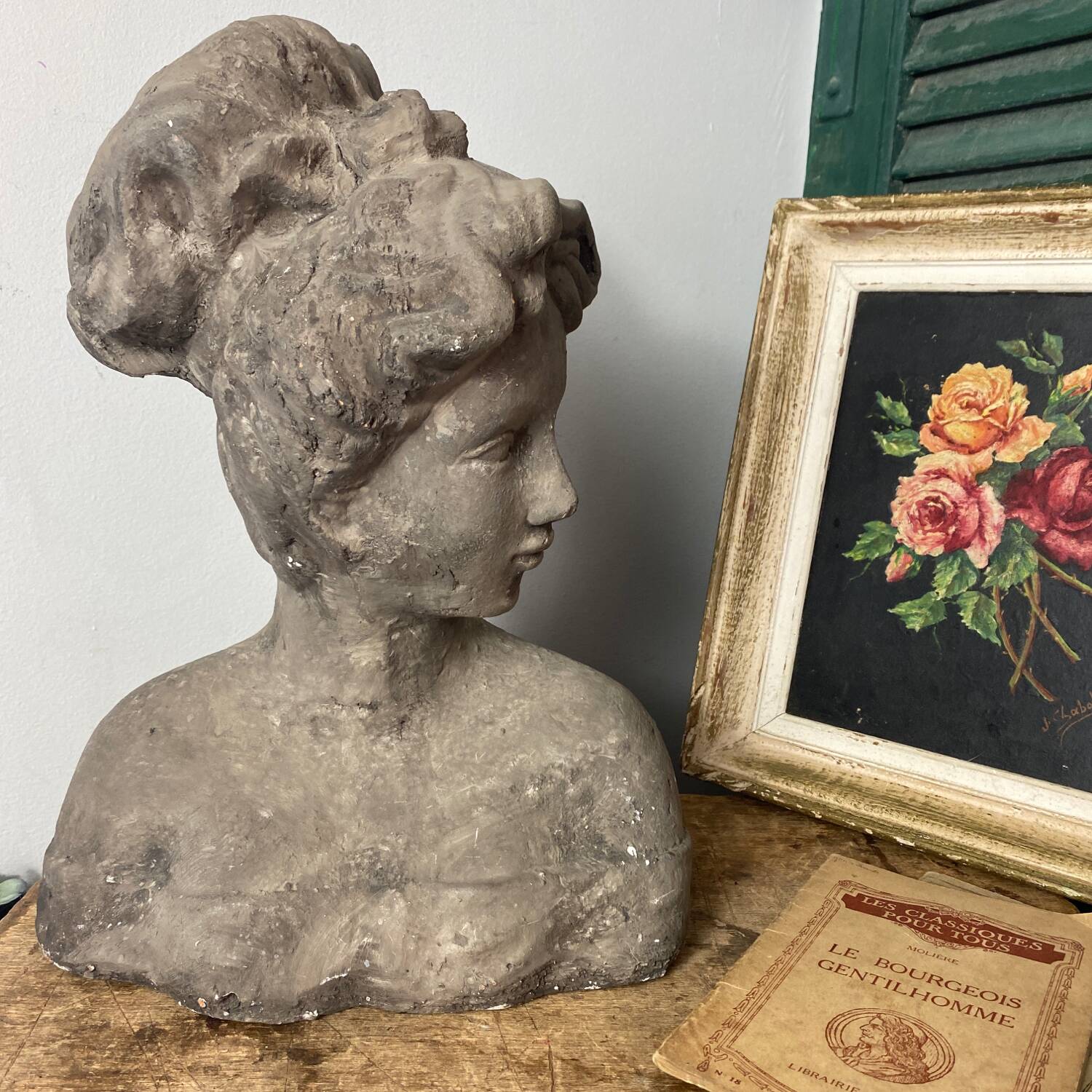 Buste de femme au chignon