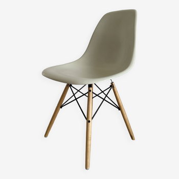Eames DSW Fiberglass Chair, parchemin - érable