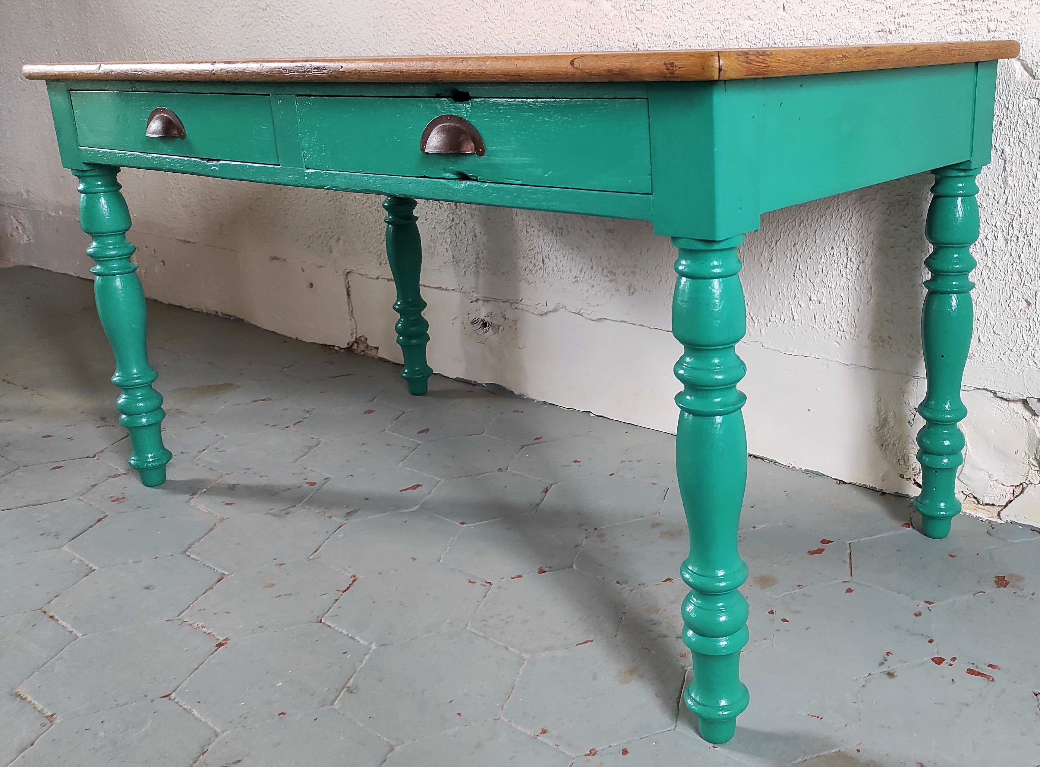 Farm table