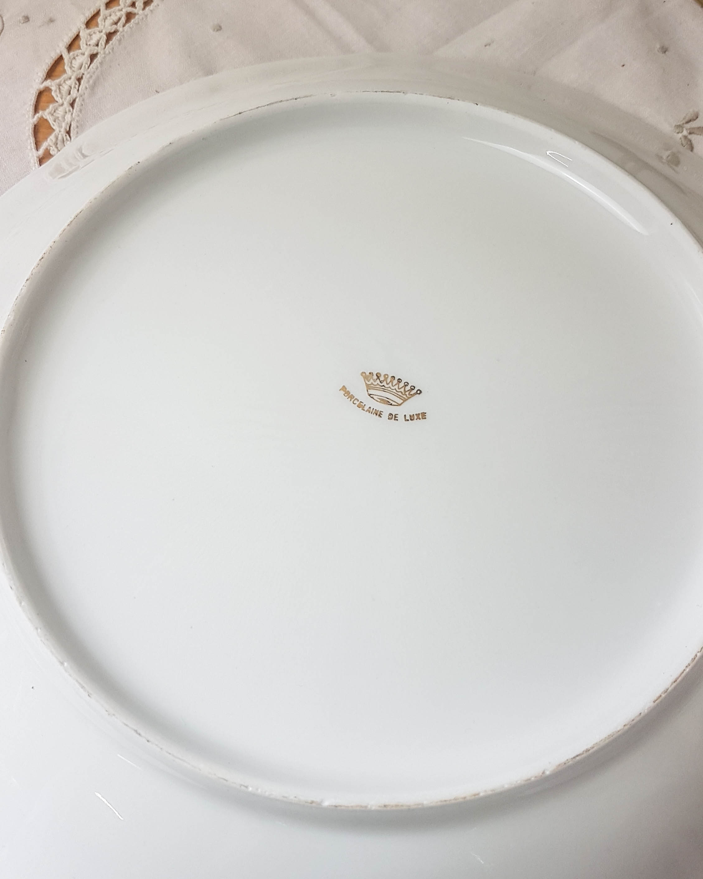 Round flat hollow Limoges FD Chauvigny White golden rose pattern