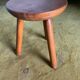 Tabouret tripode rond