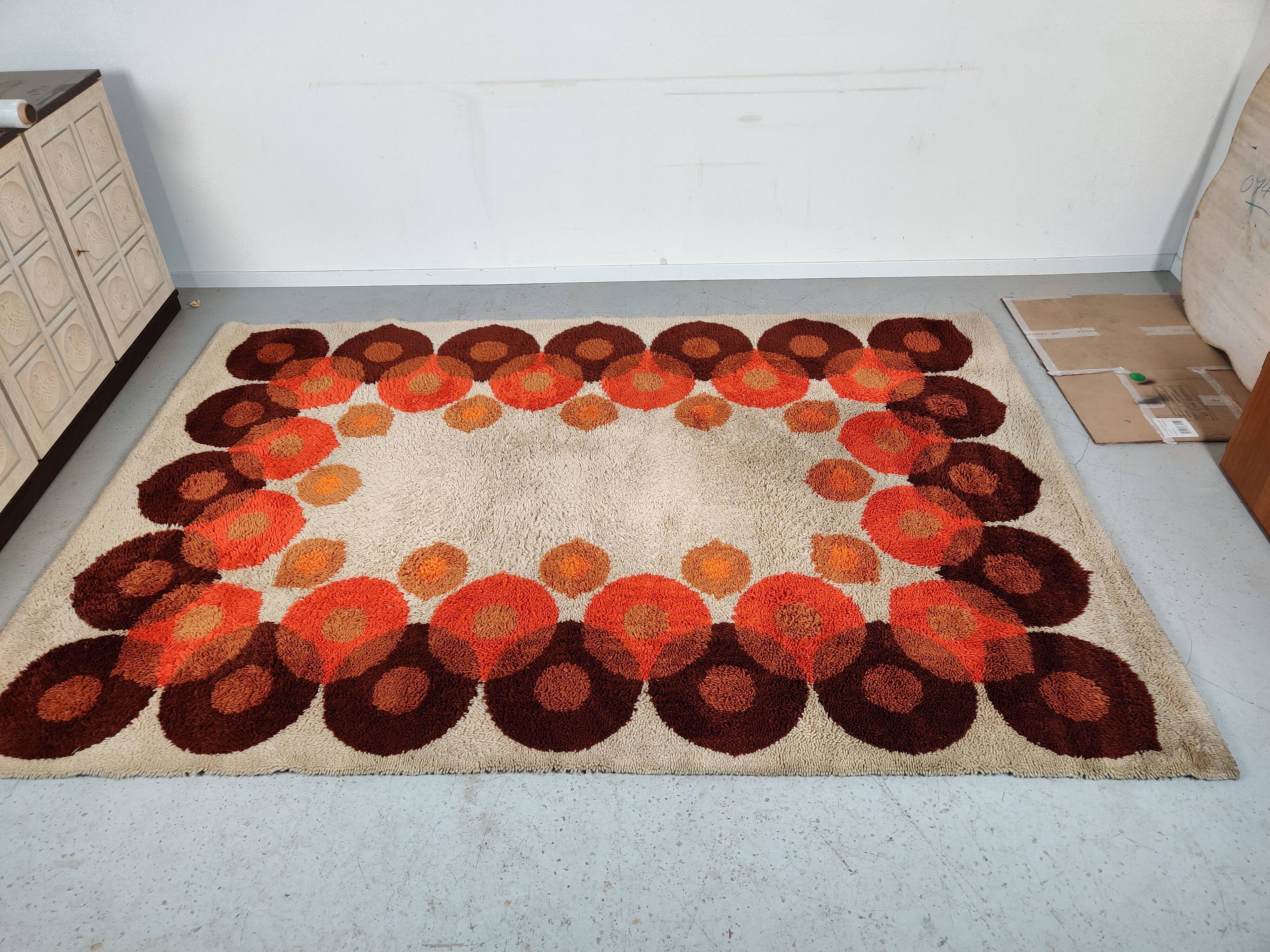 Tapis pop art vintage années 70 Space age pure laine