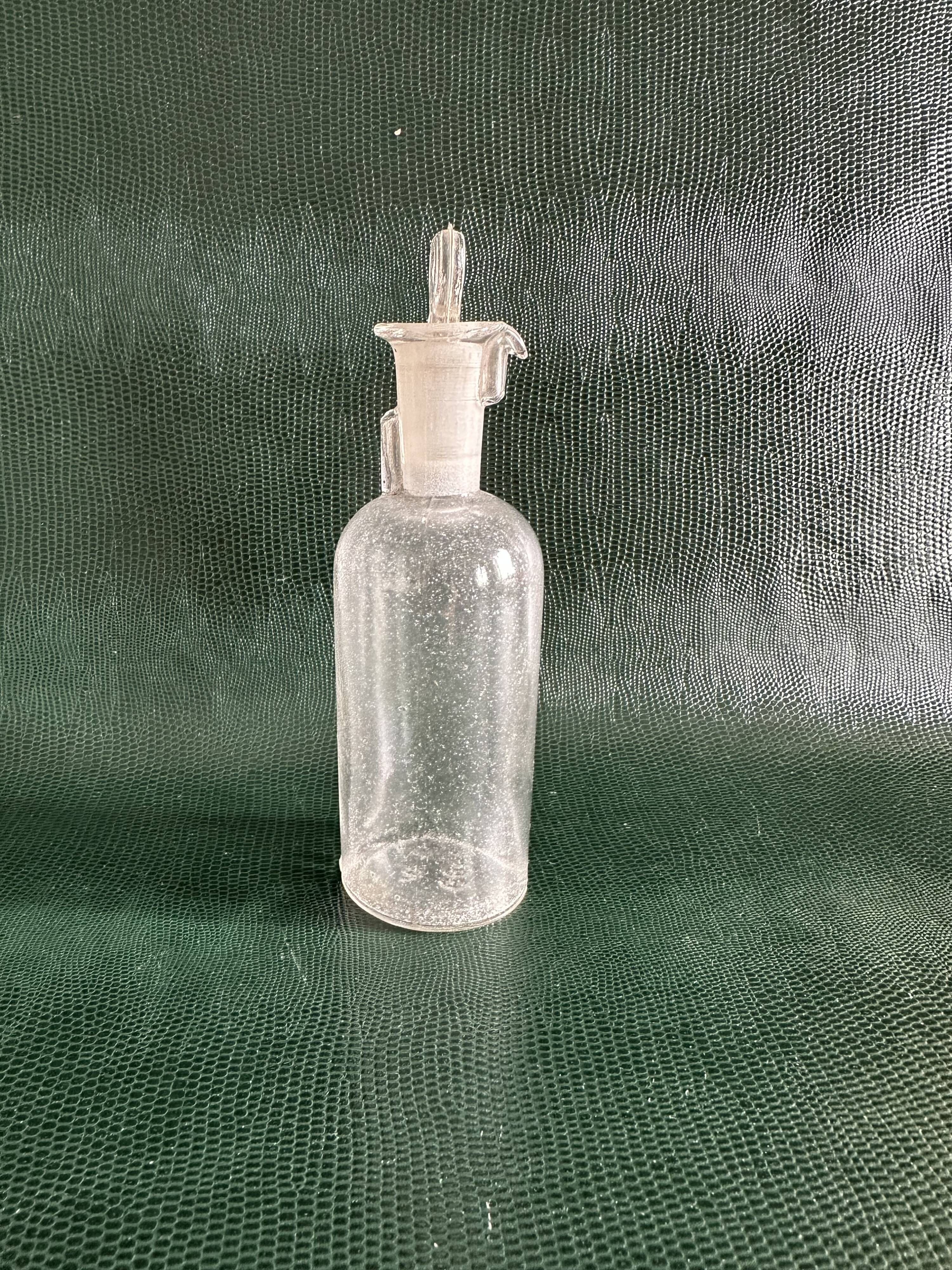 Flacon d’apothicaire ancien en verre, vers 1900