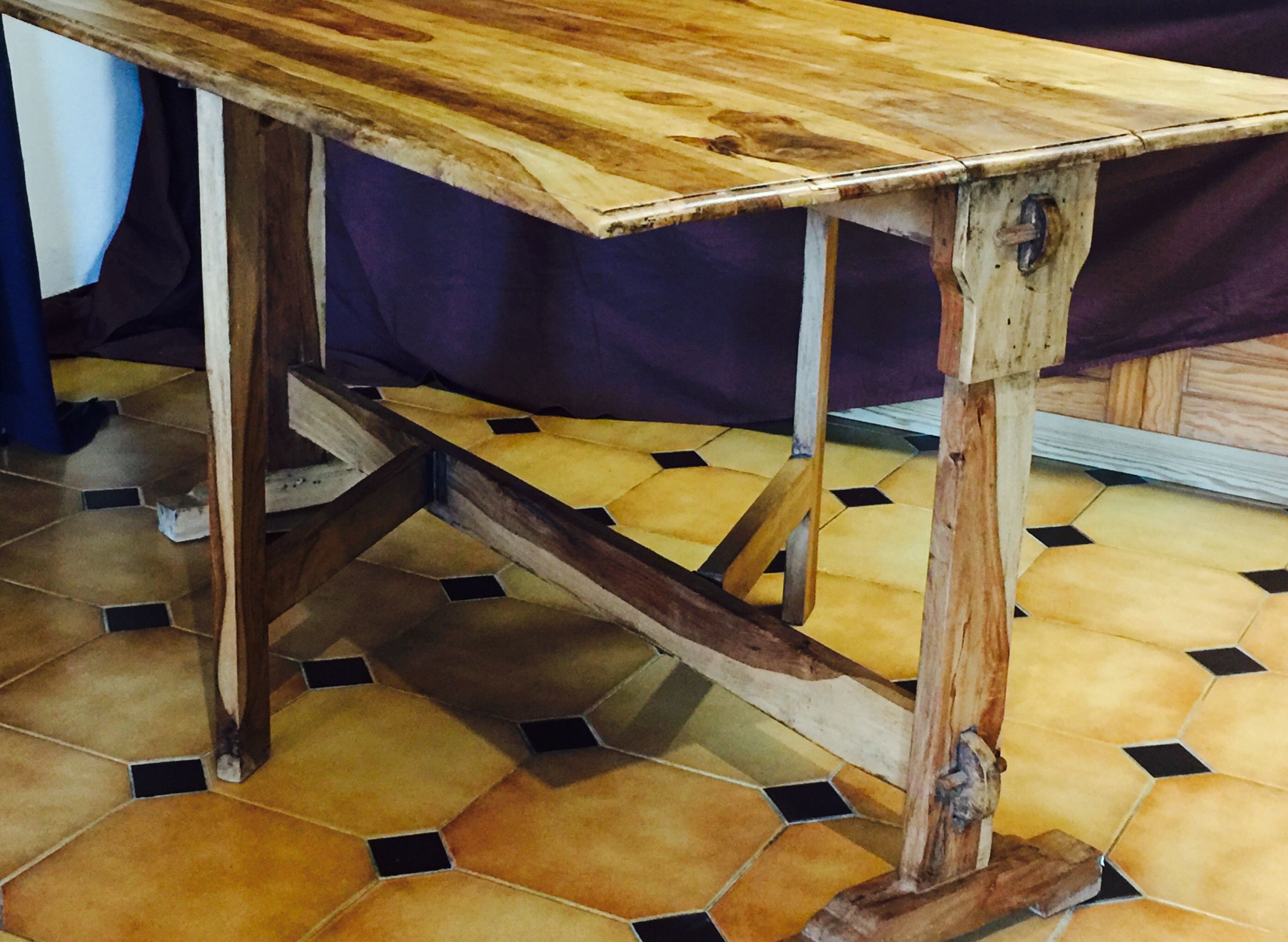 Table en noyer pliable fabrication artisanale