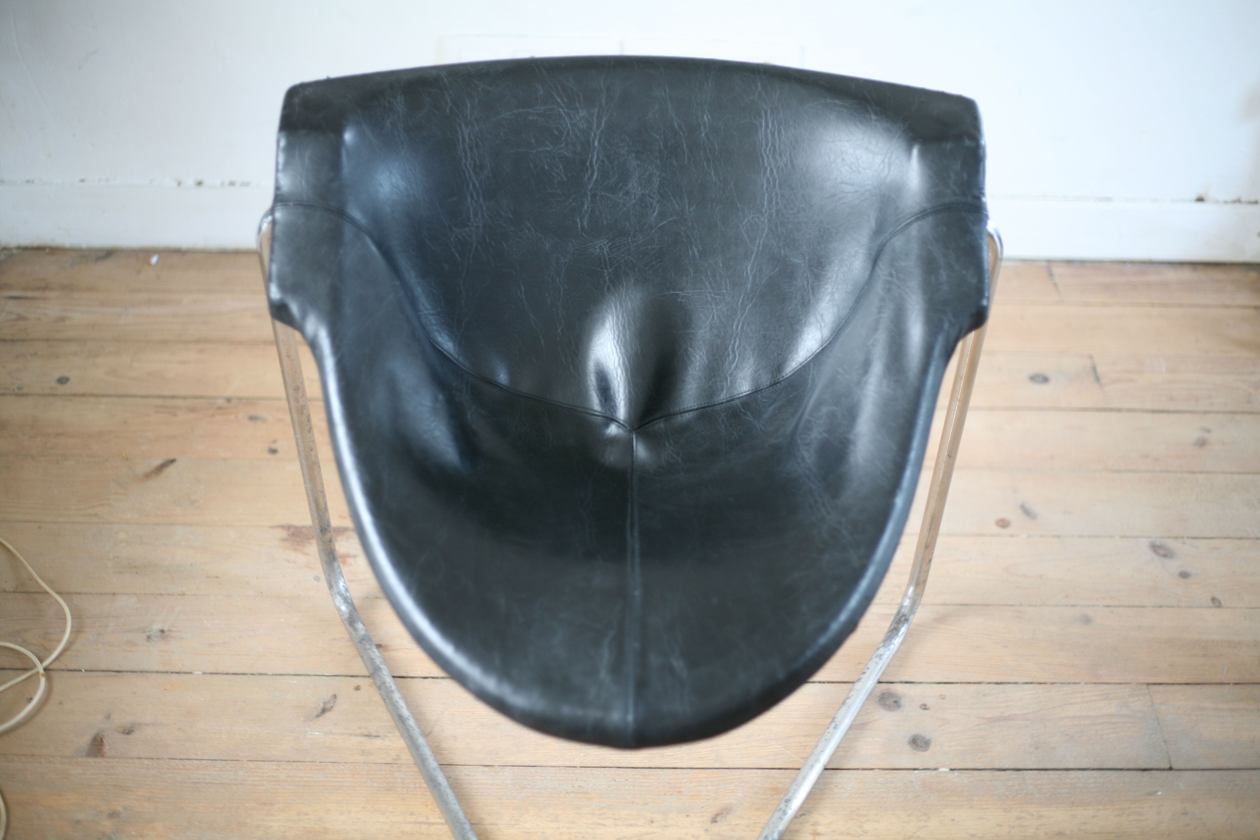 Pussycat chair, Steiner edition, design by Kwok Hoi Chan, France , 1969
