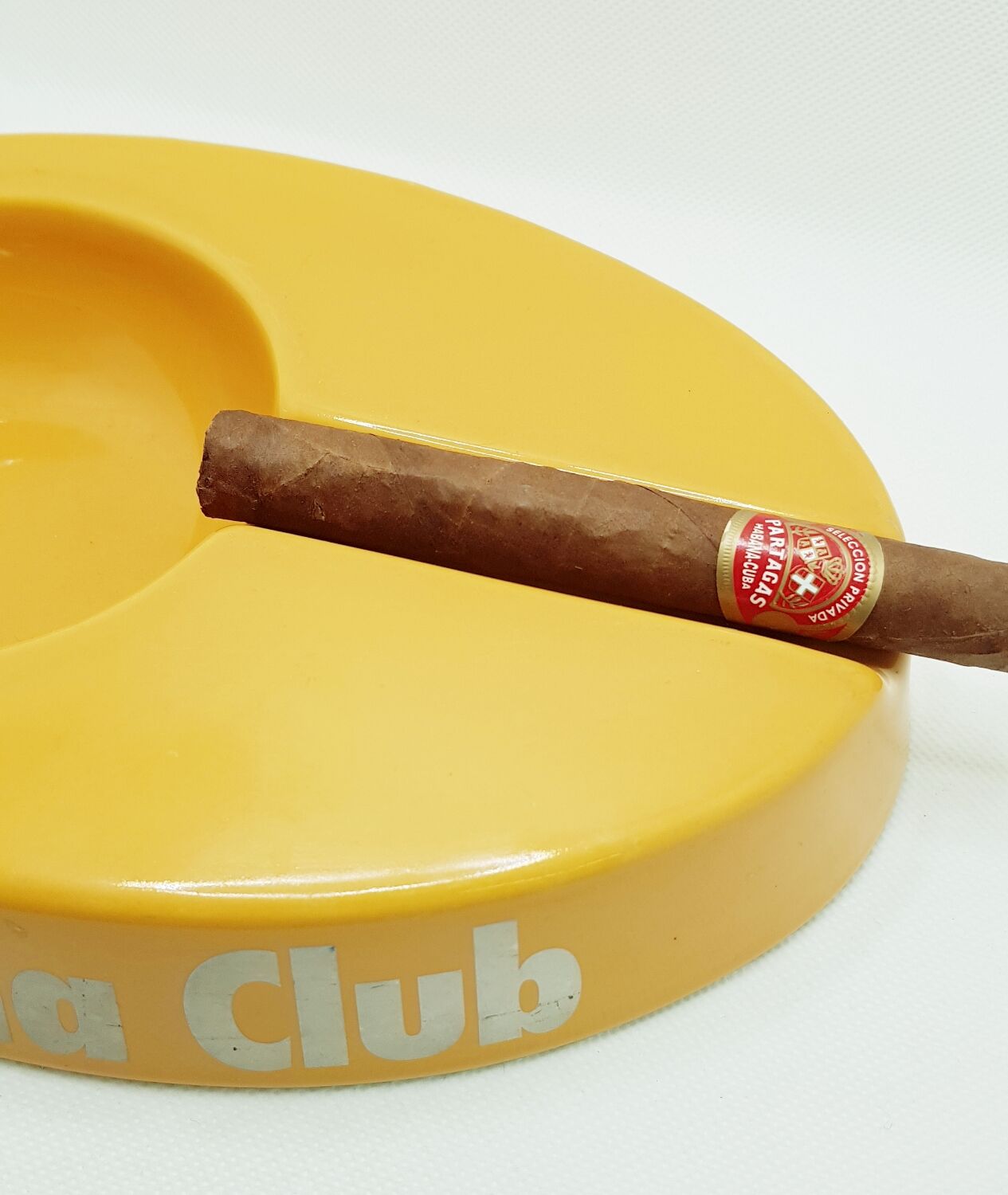 Ceramic cigar ashtray