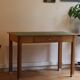 Table de cuisine ou de bureau en bois clair, années 30-40