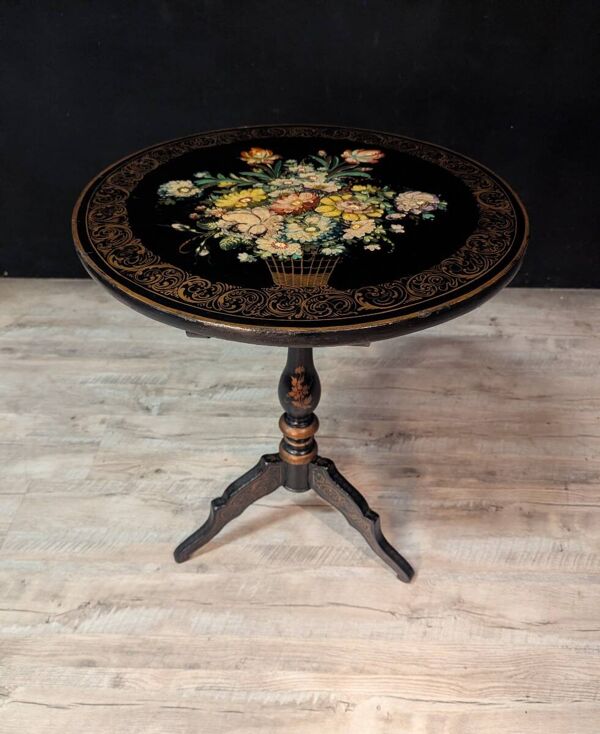 Guéridon Napoléon III à plateau basculant.