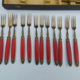 Housewife covered dessert red handle