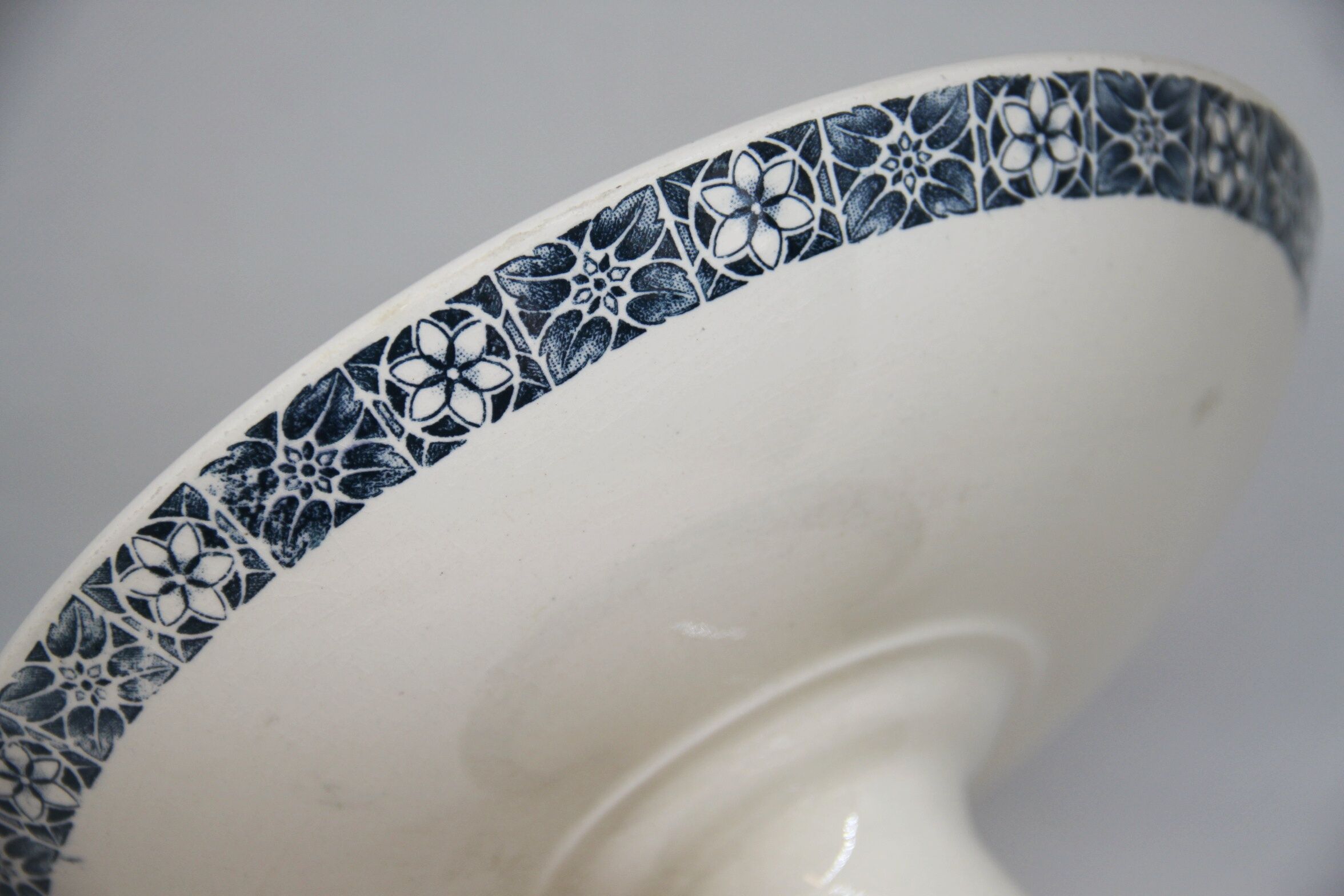 Compotier on pedestal René de Longchamp Terre de Fer