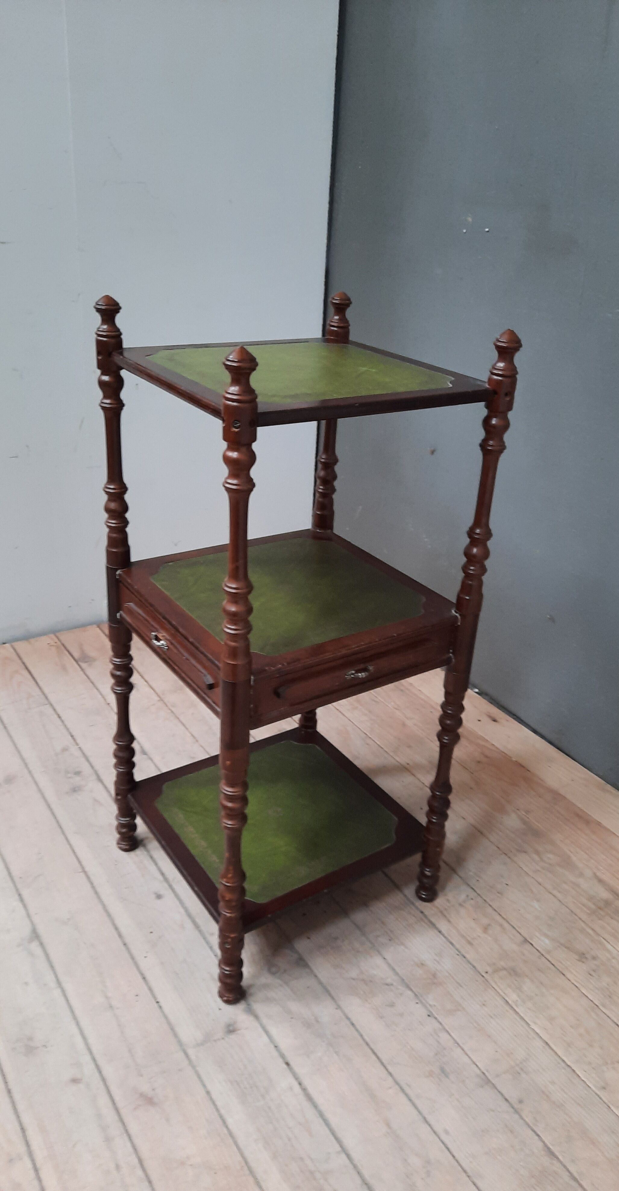 Auxiliary shelf