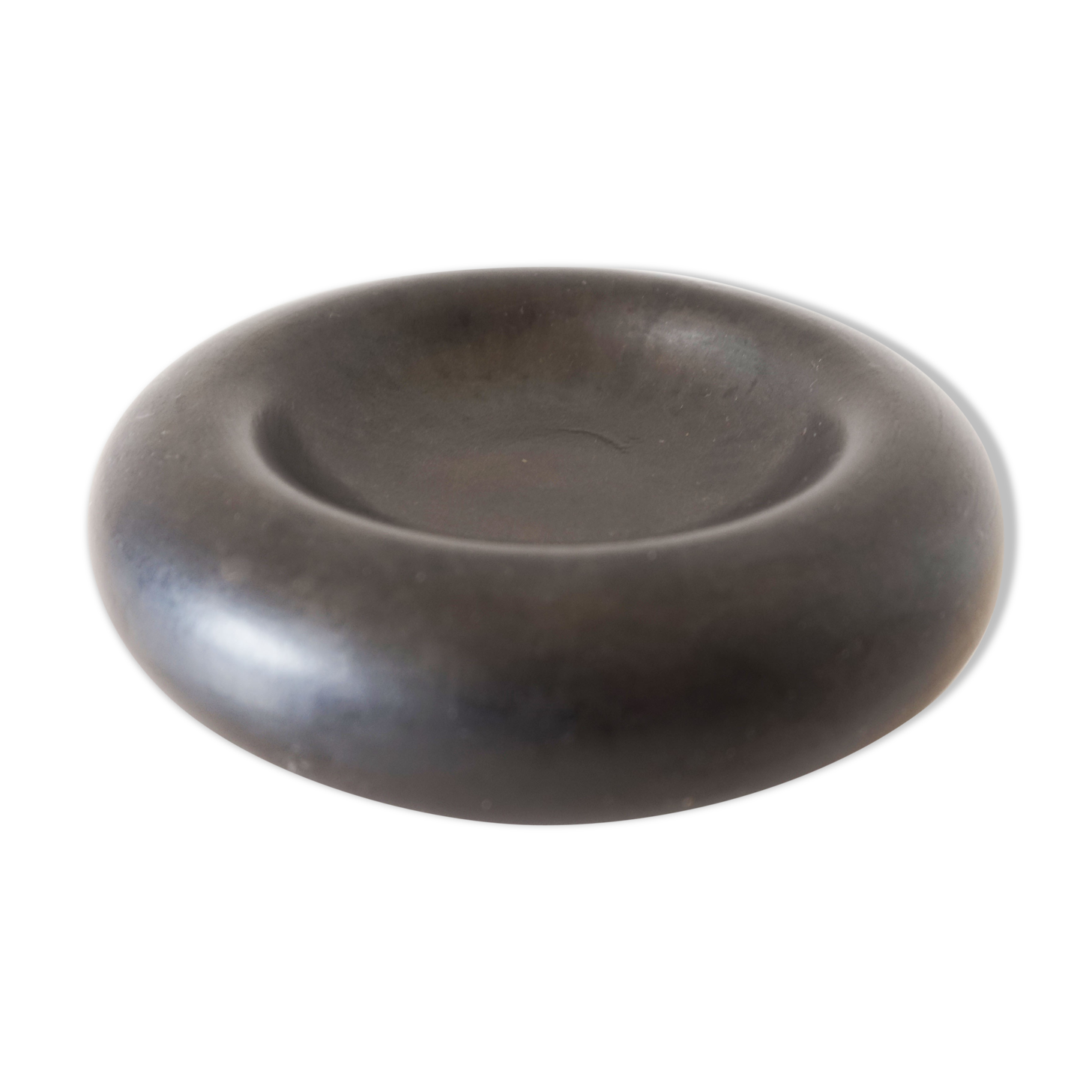 Empty round pocket in black ceramic