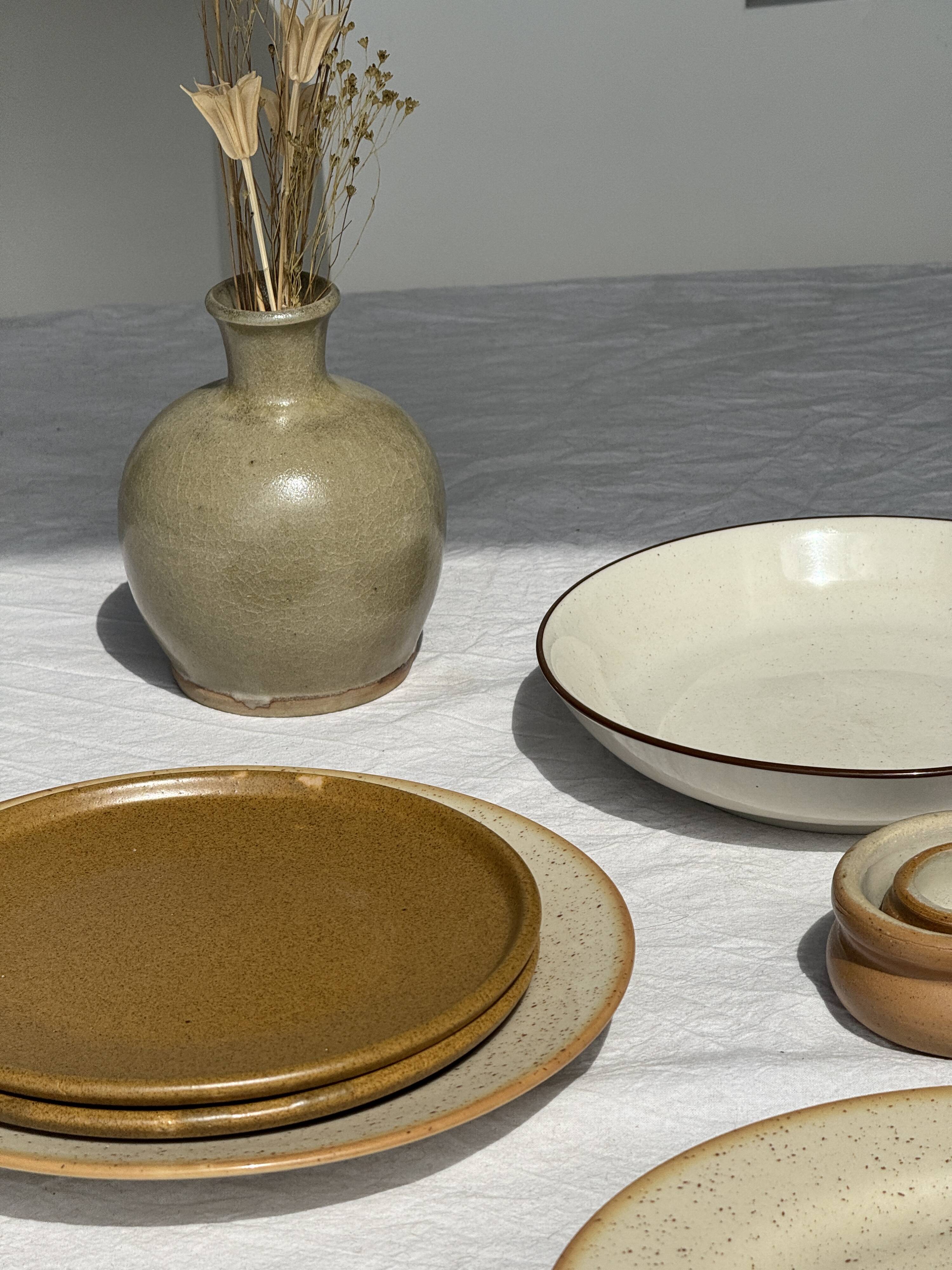 A genuine natural stoneware deep plate D20.5
