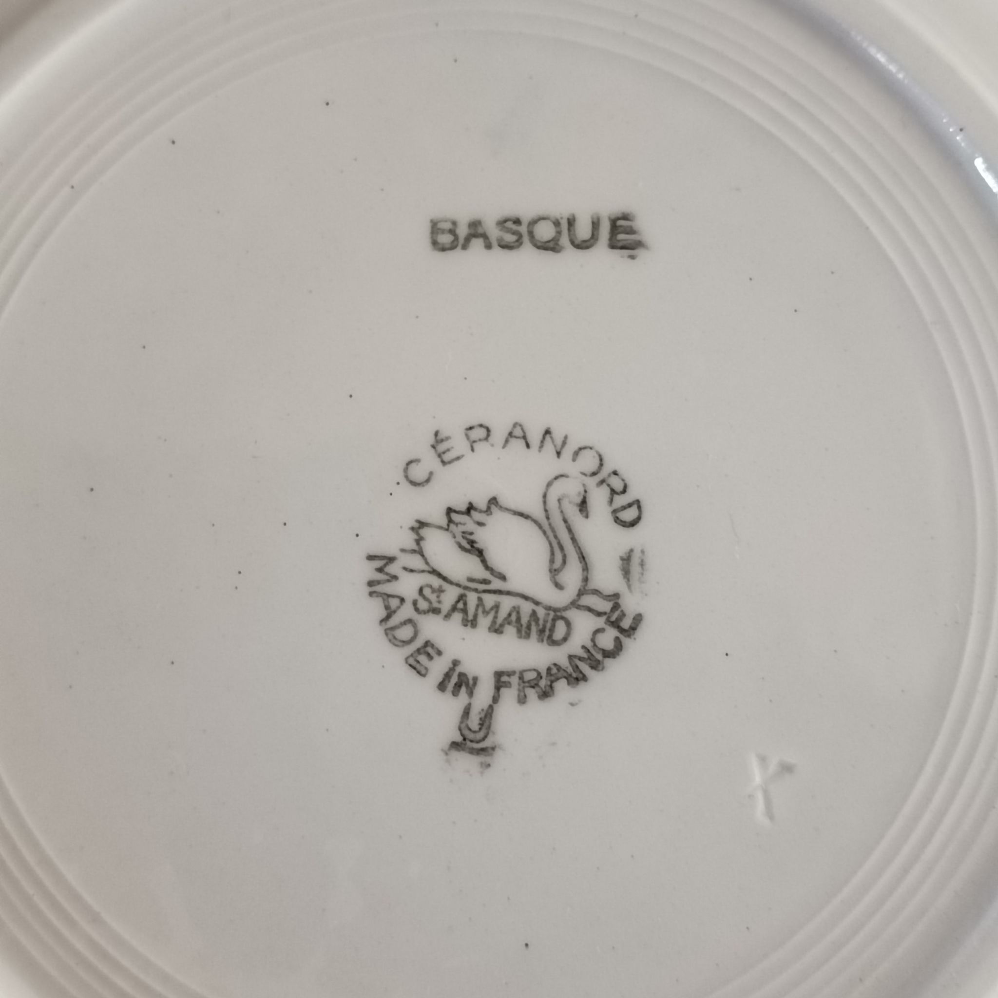 Lot de 5 assiettes terre de fer dépareillées