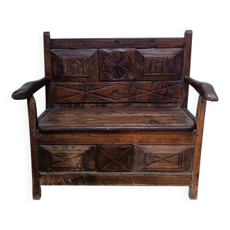 Banc coffre 18ème en noyer
