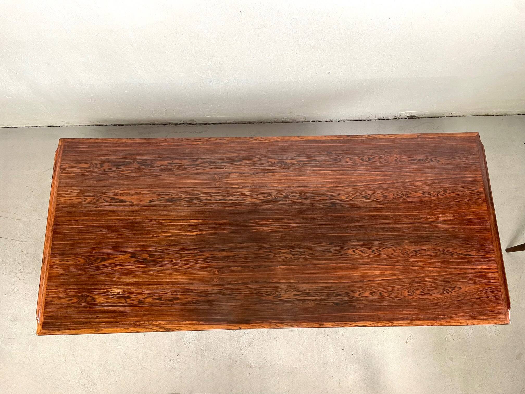 Rosewood Executive Desk by Arne Vodder, Model 207 – Scandinavian Modern Ico