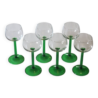 6 glasses of white wine from Alsace in very good condition.