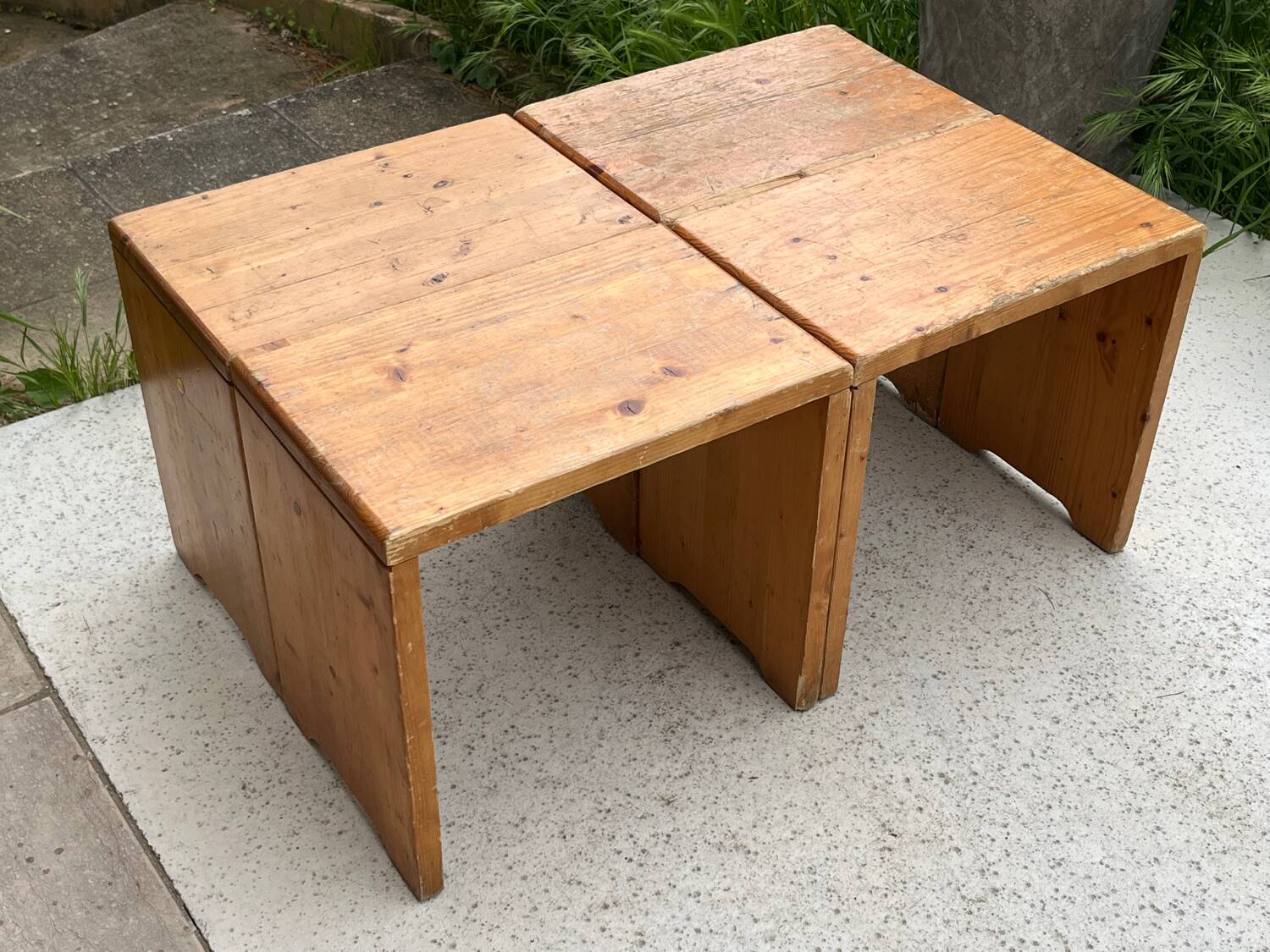 Coffee table and 4 stools set les arcs 1800 by Charlotte Perriand