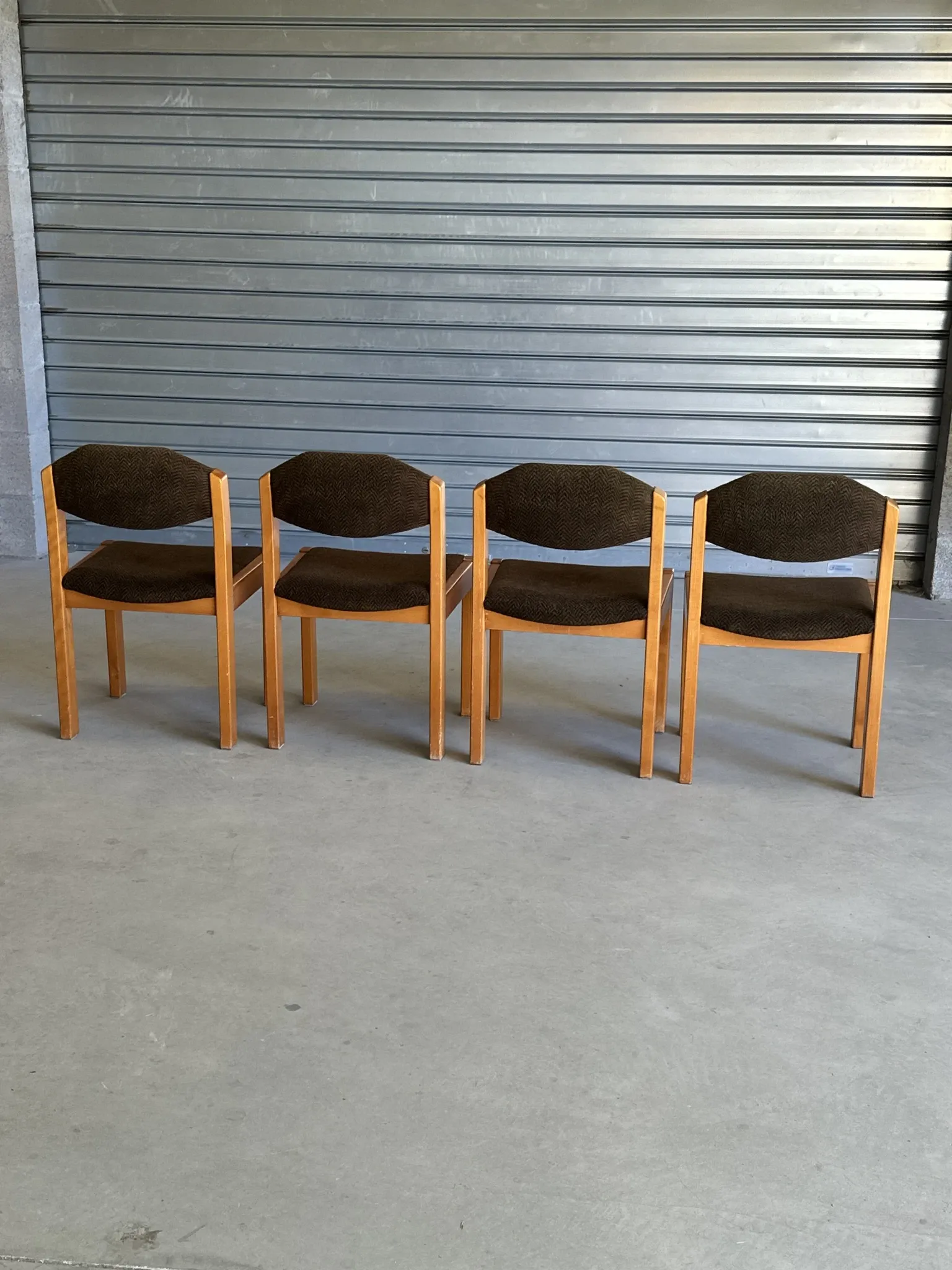 Set of 4 vintage chairs from the 70s/80s – Brown chocolate wood and fabric