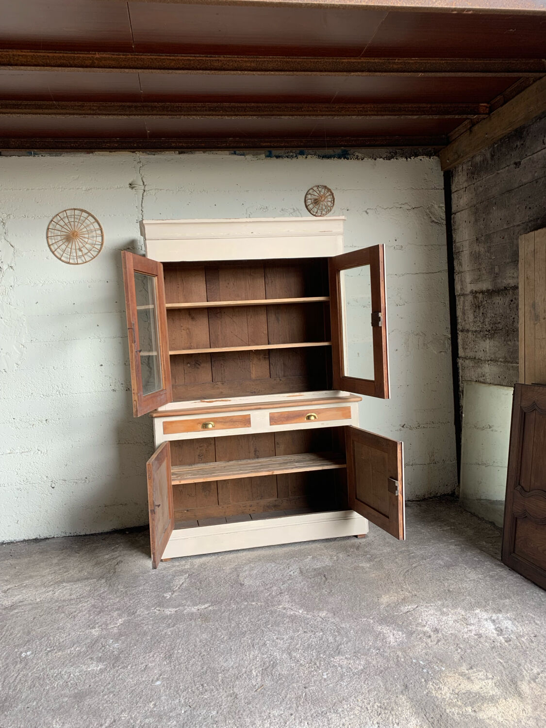 Country-style glass cabinet