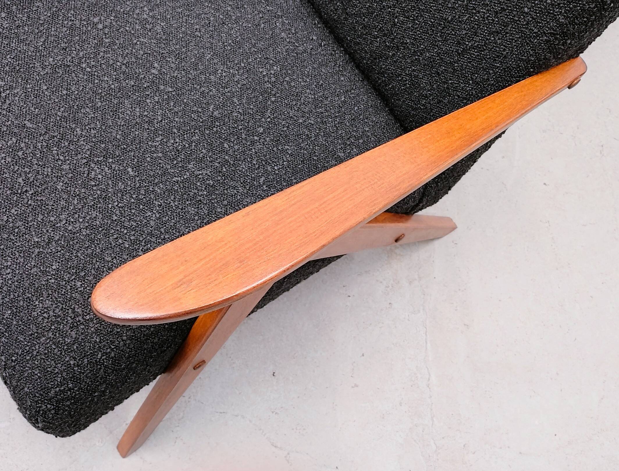 Mid-Century Easy Chair, Model B 310 Var, in Black Shield