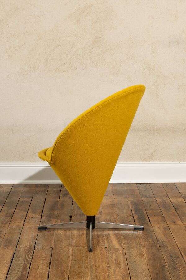 Fauteuil modèle ''cone chair'' Verner Panton (1926-1998)