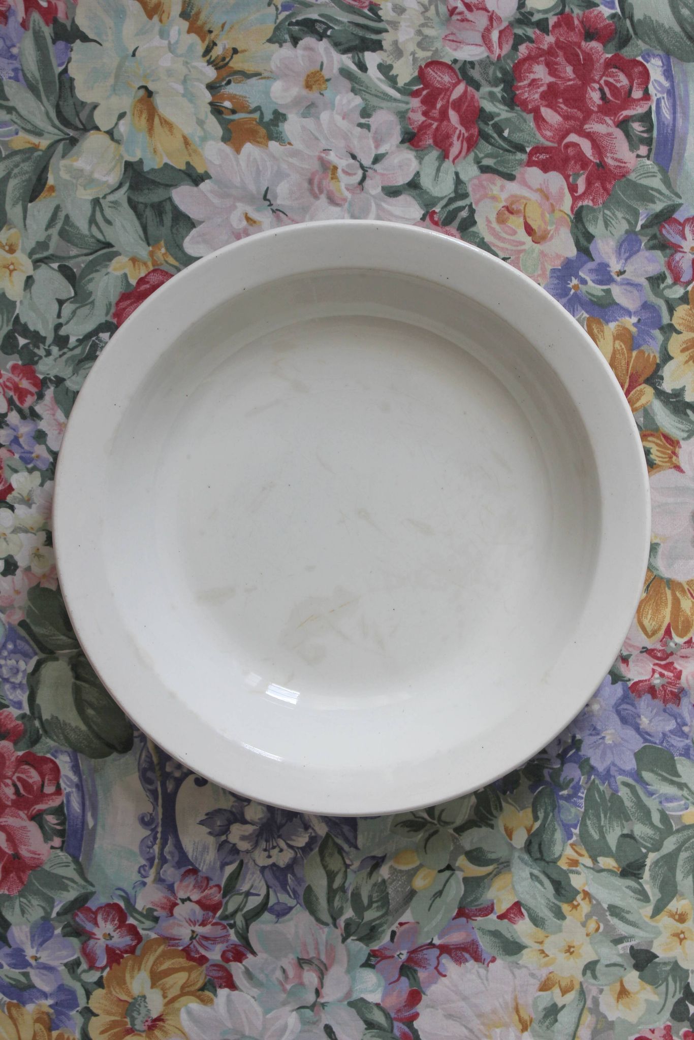 Plat creux saladier blanc en terre de fer Gien