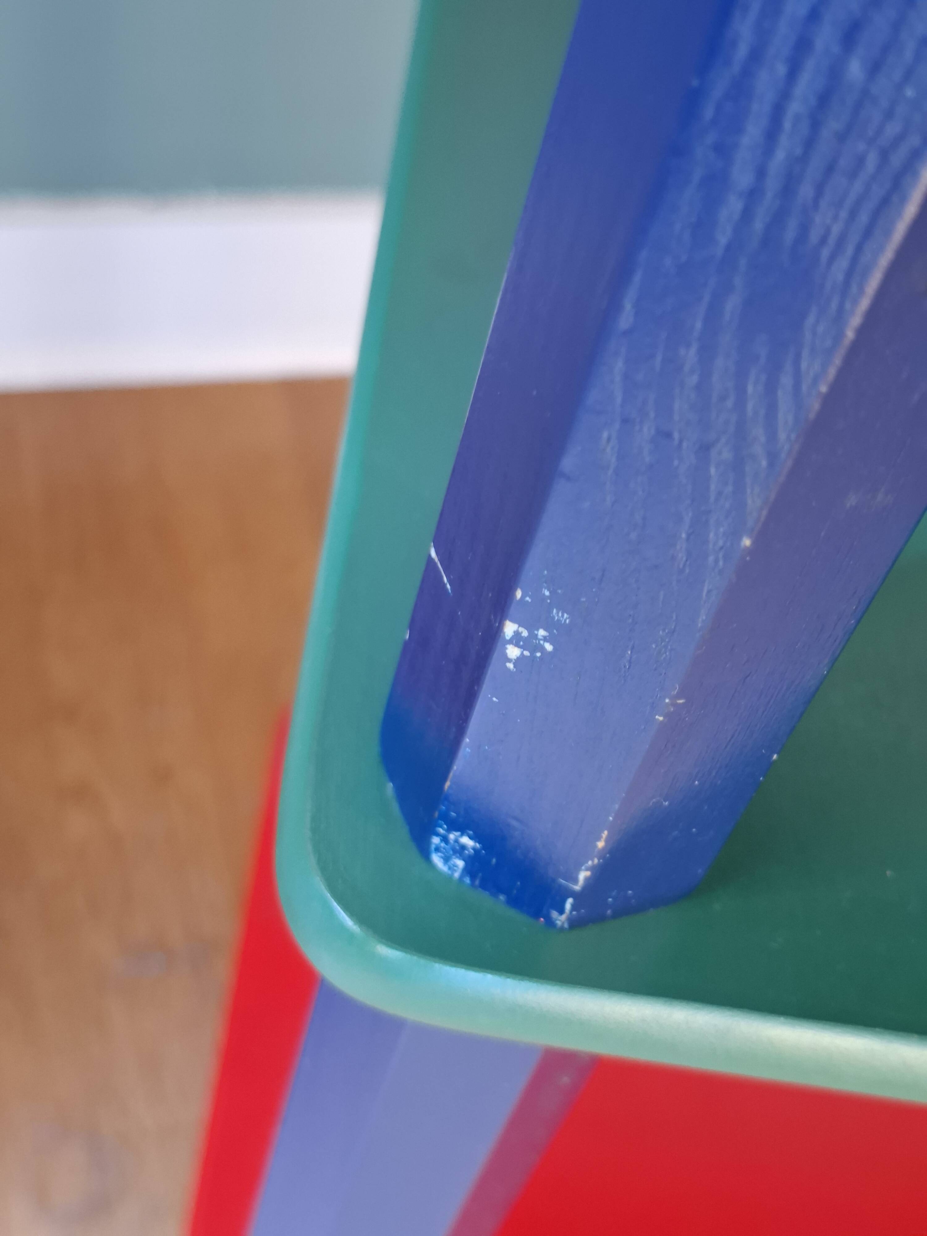 Etagère crayon style memphis