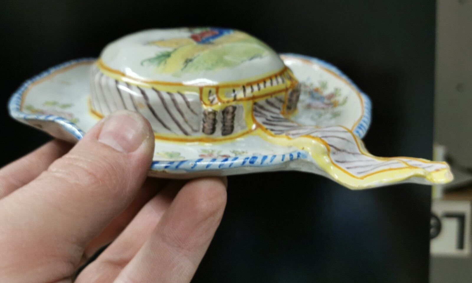 Bouquetière d'applique faïence malicorne pbx pouplard béatrix hat bigoudène