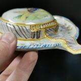 Bouquetière d'applique faïence malicorne pbx pouplard béatrix hat bigoudène