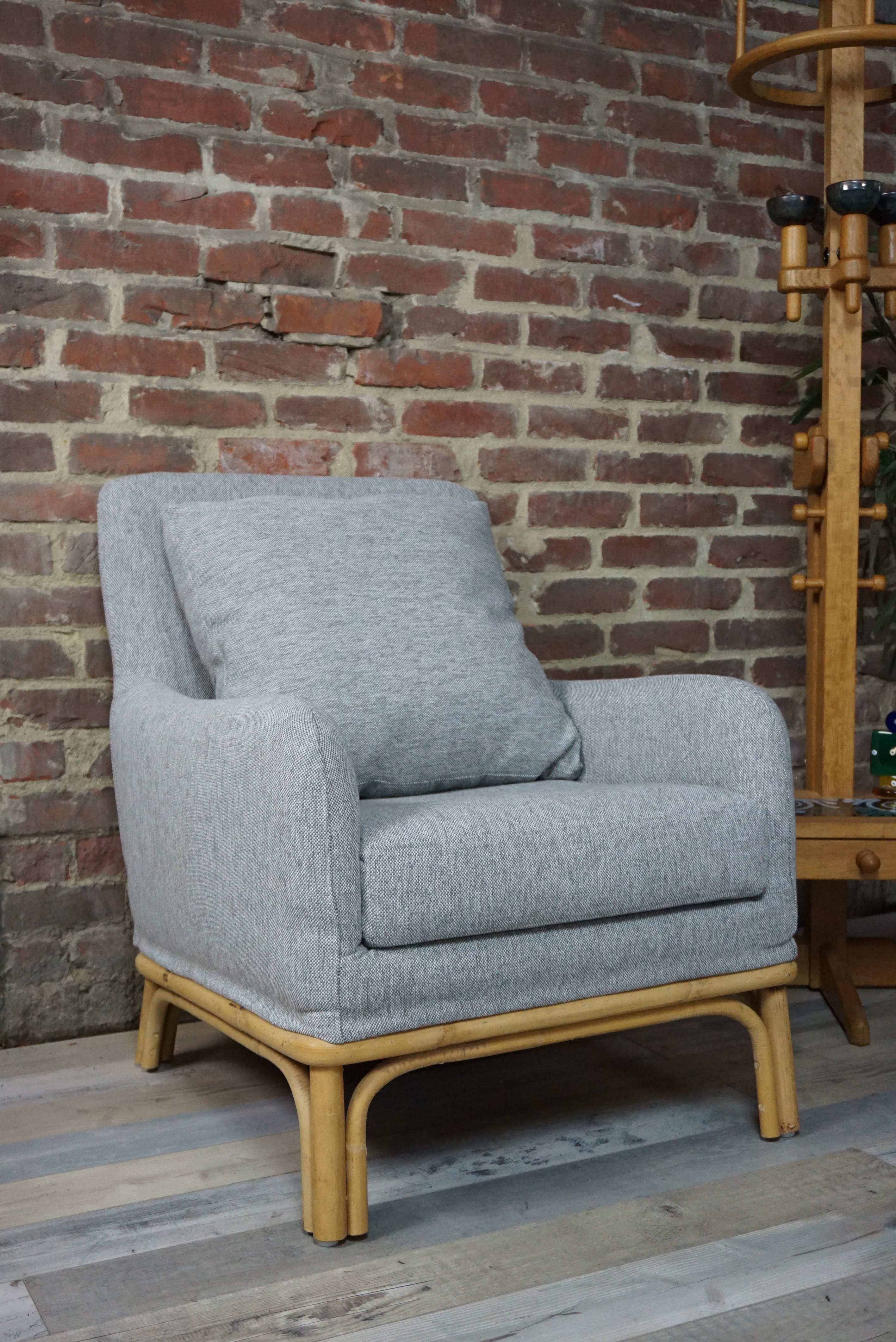 Cocooning rattan chair