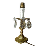 Lampe rococo , pied en bronze ciselé, fausse bougie et  pampilles pendeloques en cristal