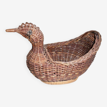 Woven wicker hen