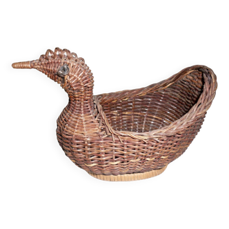 Woven wicker hen