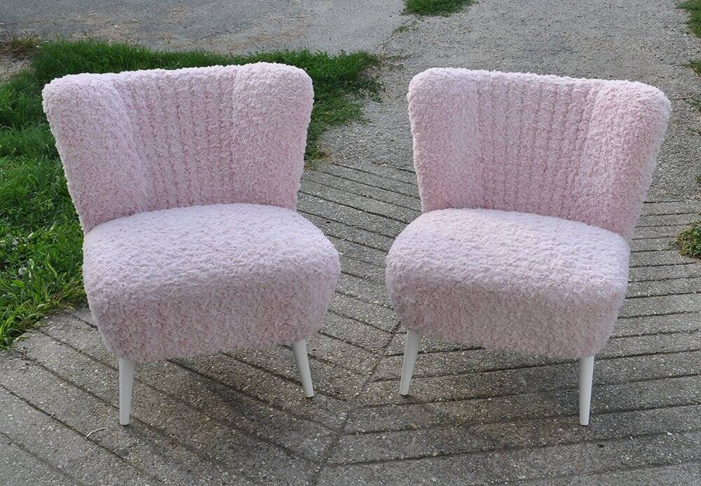 Mid-Century pink armchair in fabric (faux fur) with a solid beech structure, 1960s.
