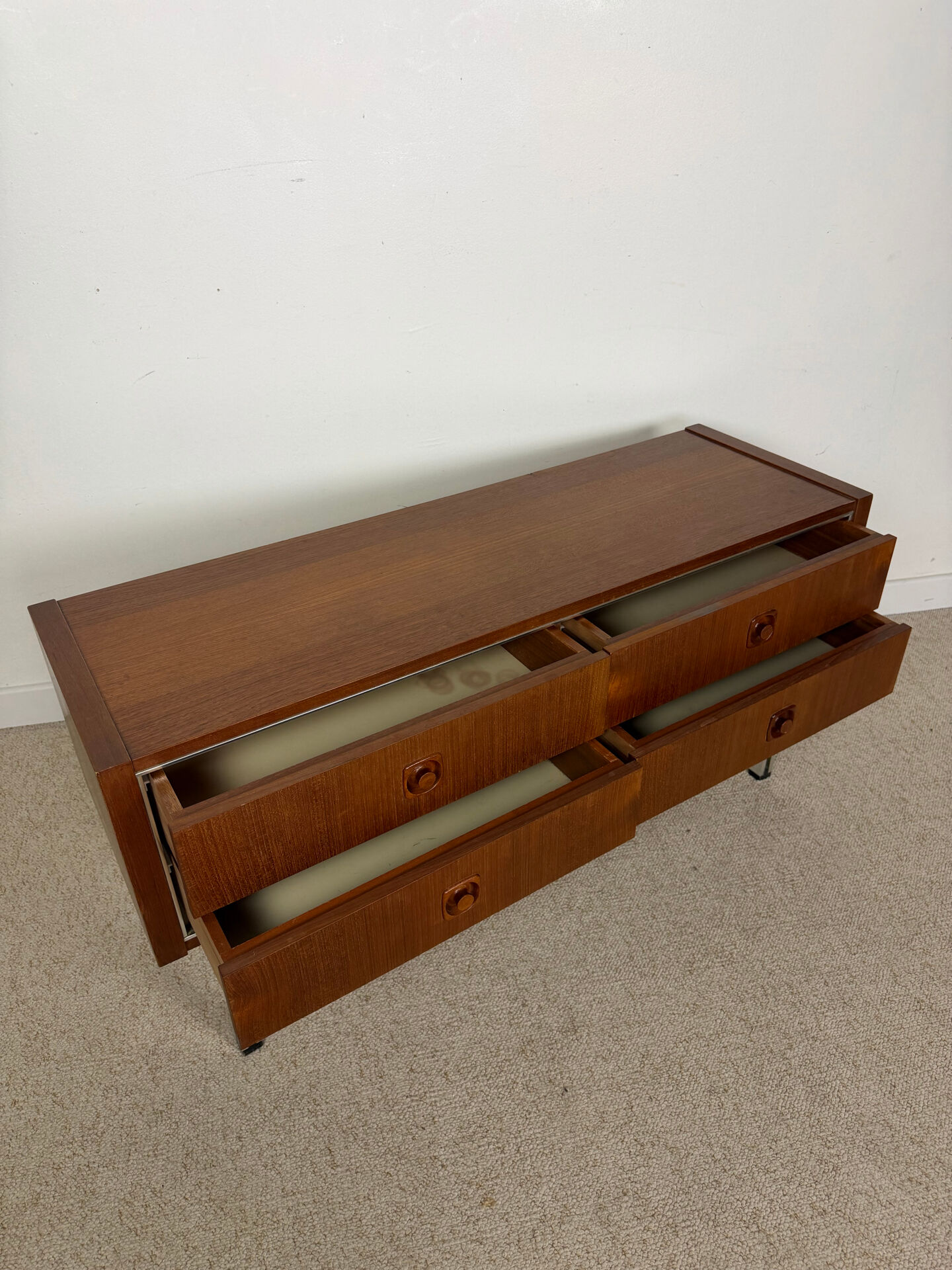 Enfilade basse vintage 4 tiroirs – années 70
