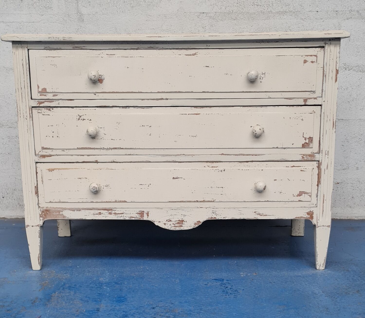 Vintage patina chest of drawers