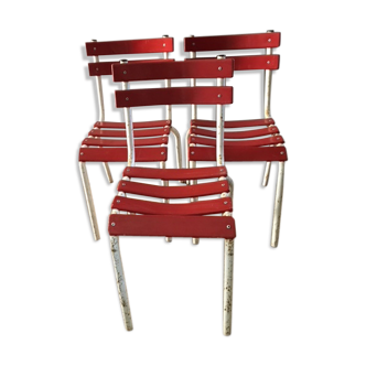 Série de trous chaises de bistrot en tôle