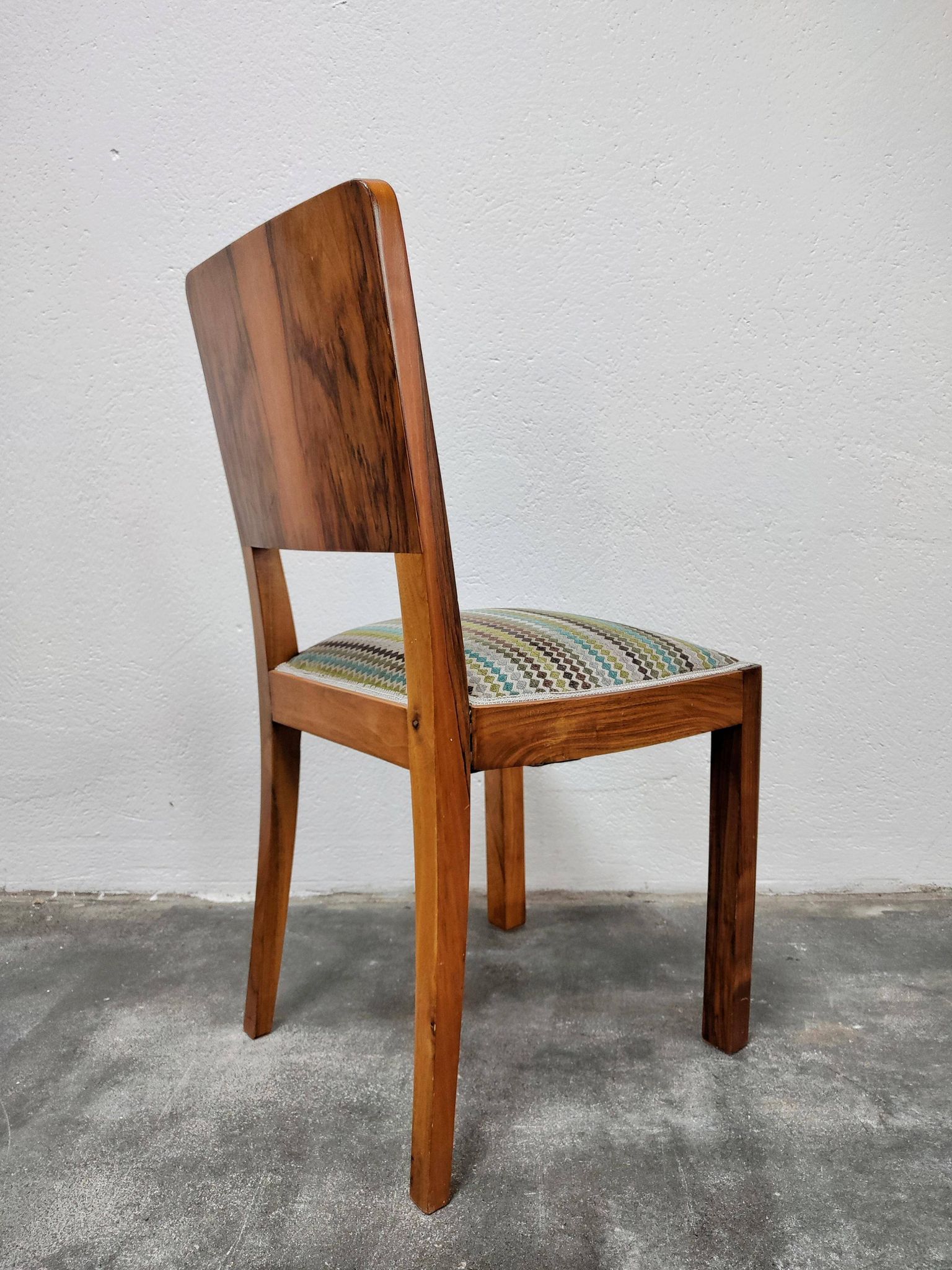Set of six Art Deco dining chairs in walnut root veneer, 1940s.
