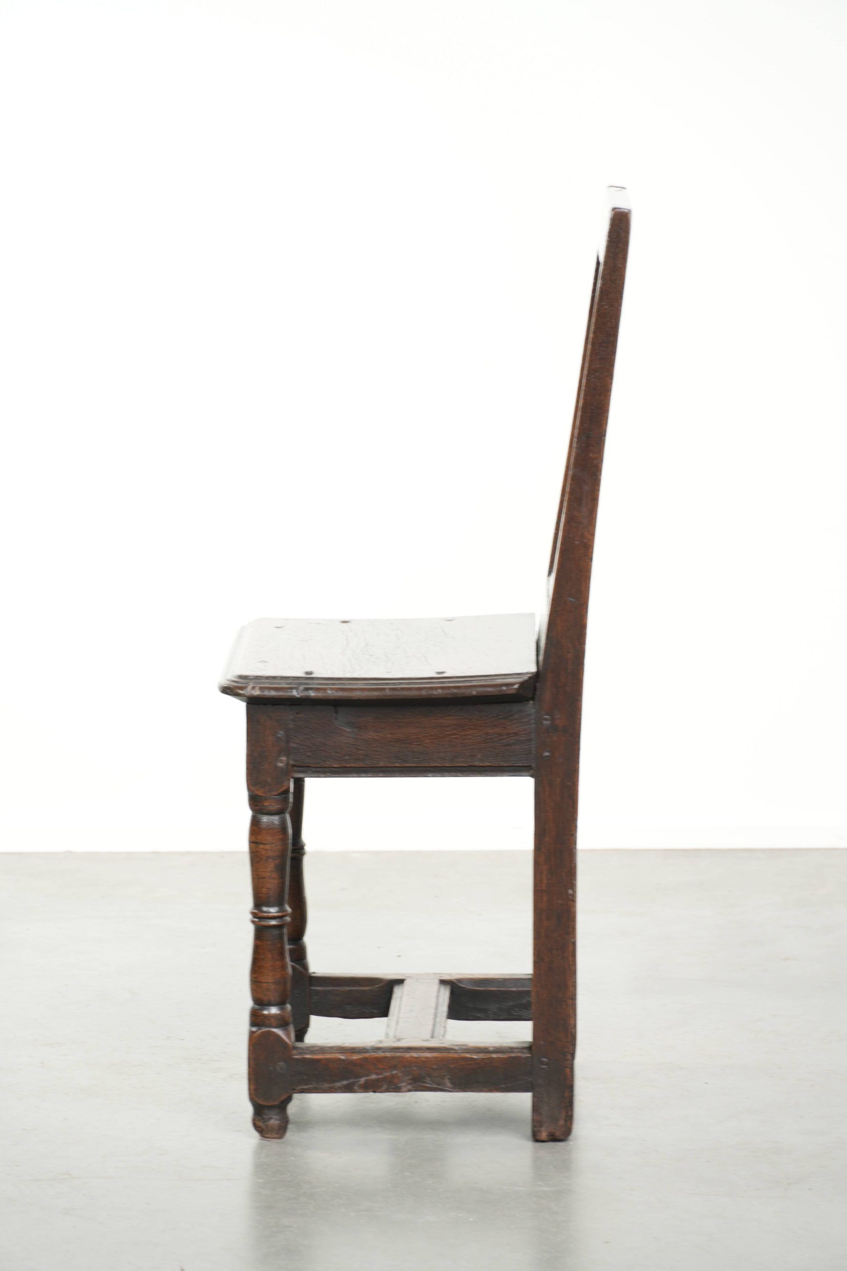 Chaise antique lorraine du XVIIIe siècle en chêne
