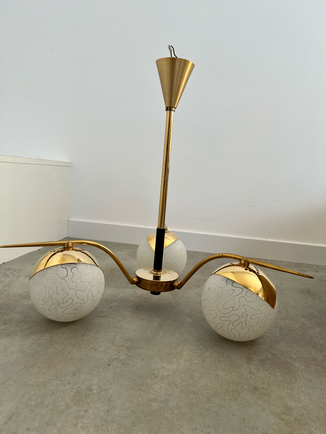 Lot light fixtures and chandeliers design Arlus 50s brass and opaline vintage