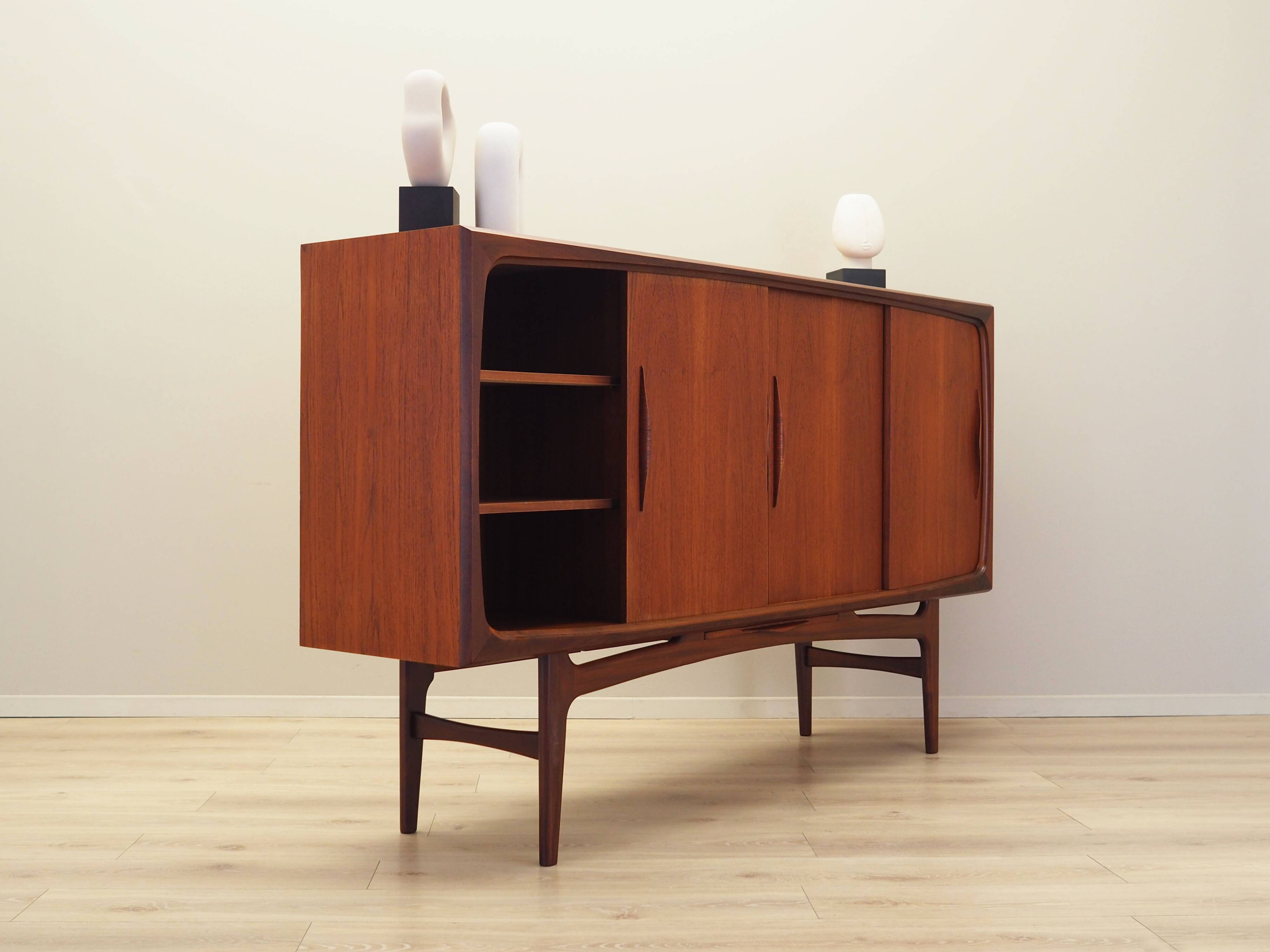 Buffet haut en teck, design danois, années 1970, fabrication : Danemark