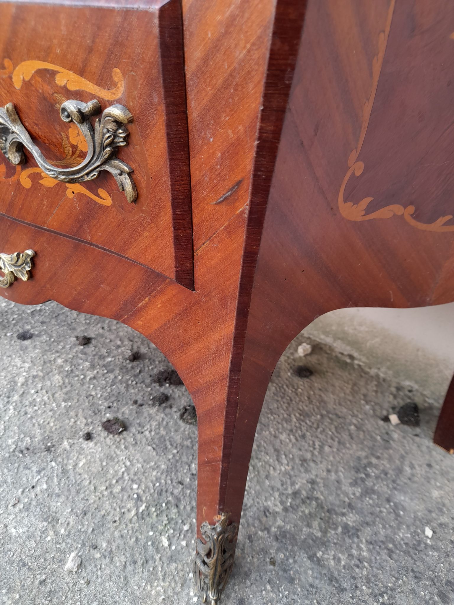 Louis xv style chest of drawers in rosewood marquetry