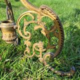 Round table in marble and gilded bronze