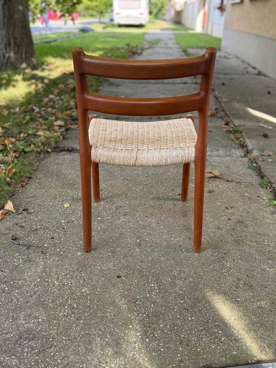 Set of 6 Mid-Century chairs model 84 Niels O. Møller in brown wood and paper cord.